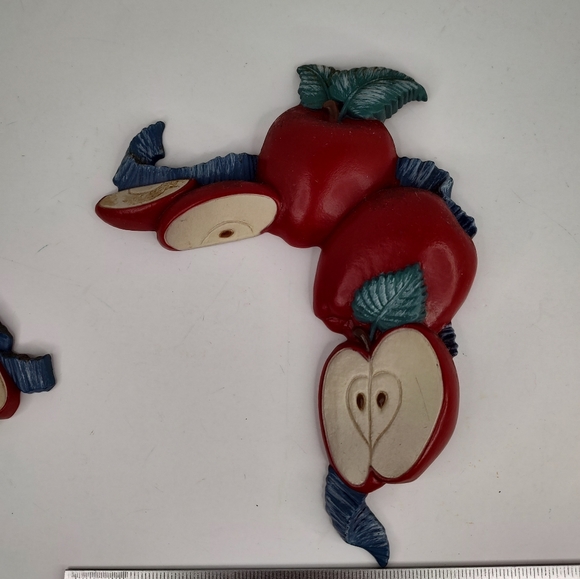 Vintage 1998 Kitchen/Home Interior Apple Wall Plaque Decor Set Of 2 - Picture 9 of 14